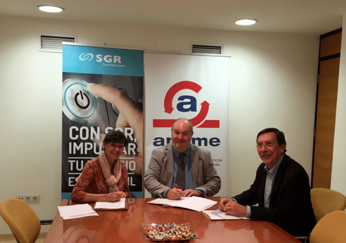 Firma convenio colaboración SGR - APEME