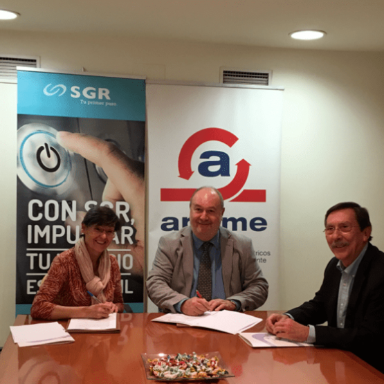 Firma convenio colaboración SGR - APEME