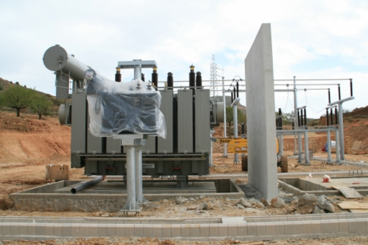 Instalación de edificio de control de un parque eólico en Alpuente