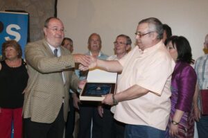 ENTREGA DE PLACAS A LOS HOMENAJEADOS POR JUBILACIÓN