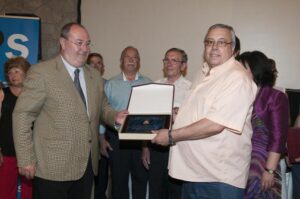 ENTREGA DE PLACAS A LOS HOMENAJEADOS POR JUBILACIÓN