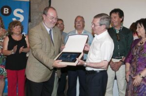 ENTREGA DE PLACAS A LOS HOMENAJEADOS POR JUBILACIÓN