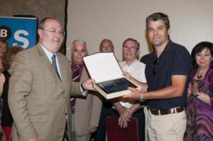 ENTREGA DE PLACAS A LOS HOMENAJEADOS POR JUBILACIÓN