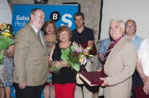 ENTREGA DE PLACAS A LOS HOMENAJEADOS POR JUBILACIÓN