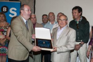 ENTREGA DE PLACAS A LOS HOMENAJEADOS POR JUBILACIÓN