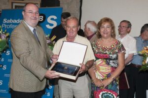 ENTREGA DE PLACAS A LOS HOMENAJEADOS POR JUBILACIÓN