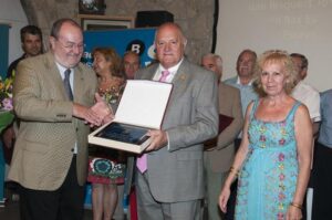 ENTREGA DE PLACAS A LOS HOMENAJEADOS POR JUBILACIÓN