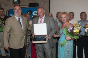 ENTREGA DE PLACAS A LOS HOMENAJEADOS POR JUBILACIÓN