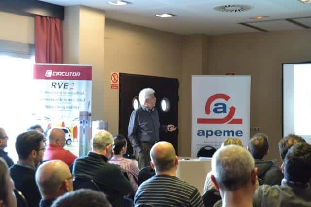 Fotos jornada cambios RBT. Recarga vehículo eléctrico