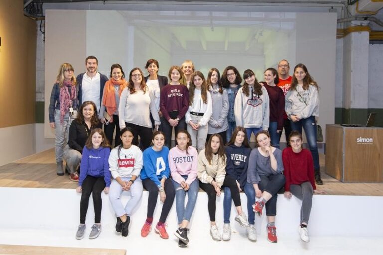 Simon al lado del empoderamiento femenino en el sector tecnológico