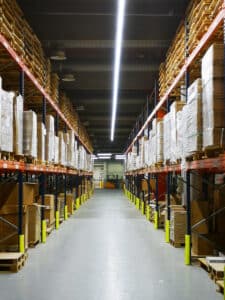 Claves LEDVANCE para reducir el coste energético en un almacén