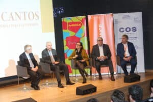 Julio César Álvarez, Head of Projects and Verticals Iberia de  LEDVANCE (a la derecha de la imagen), durante su intervención en el foro local Invest in cities de Tres Cantos.