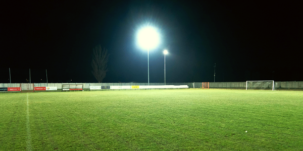 Iluminación eficiente en campos de fútbol